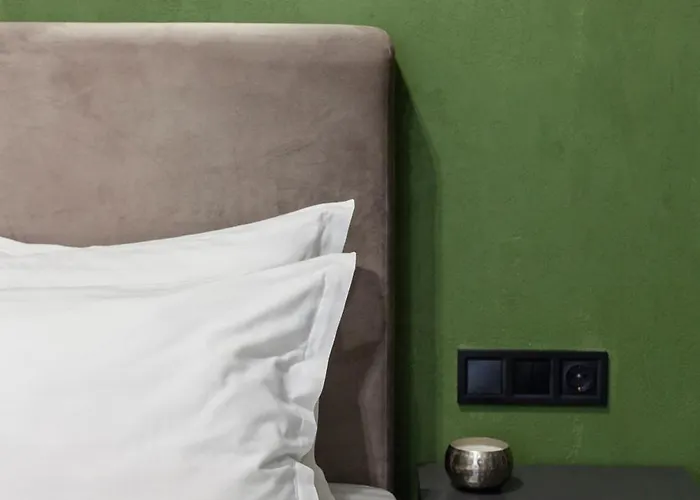 Near Opera * Leópolis