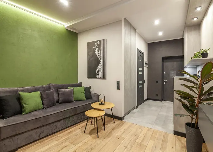 Near Opera * Leópolis